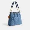 Bolso de hombro grande Evelyn de algodón regenerativo con acolchado