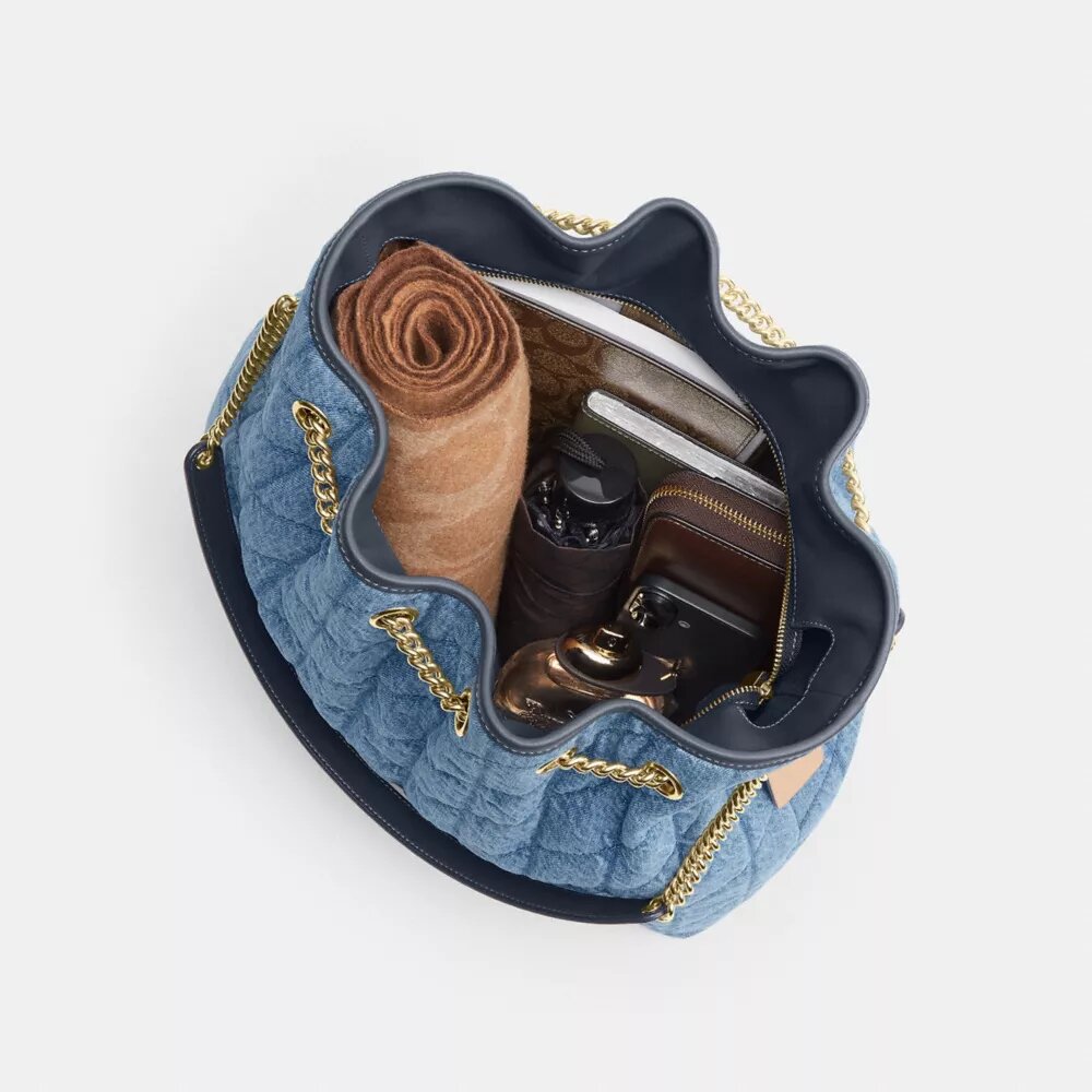 Bolso de hombro grande Evelyn de algodón regenerativo con acolchado