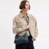 Bolso de hombro Juliet 25 en denim de algodón regenerativo con acolchado