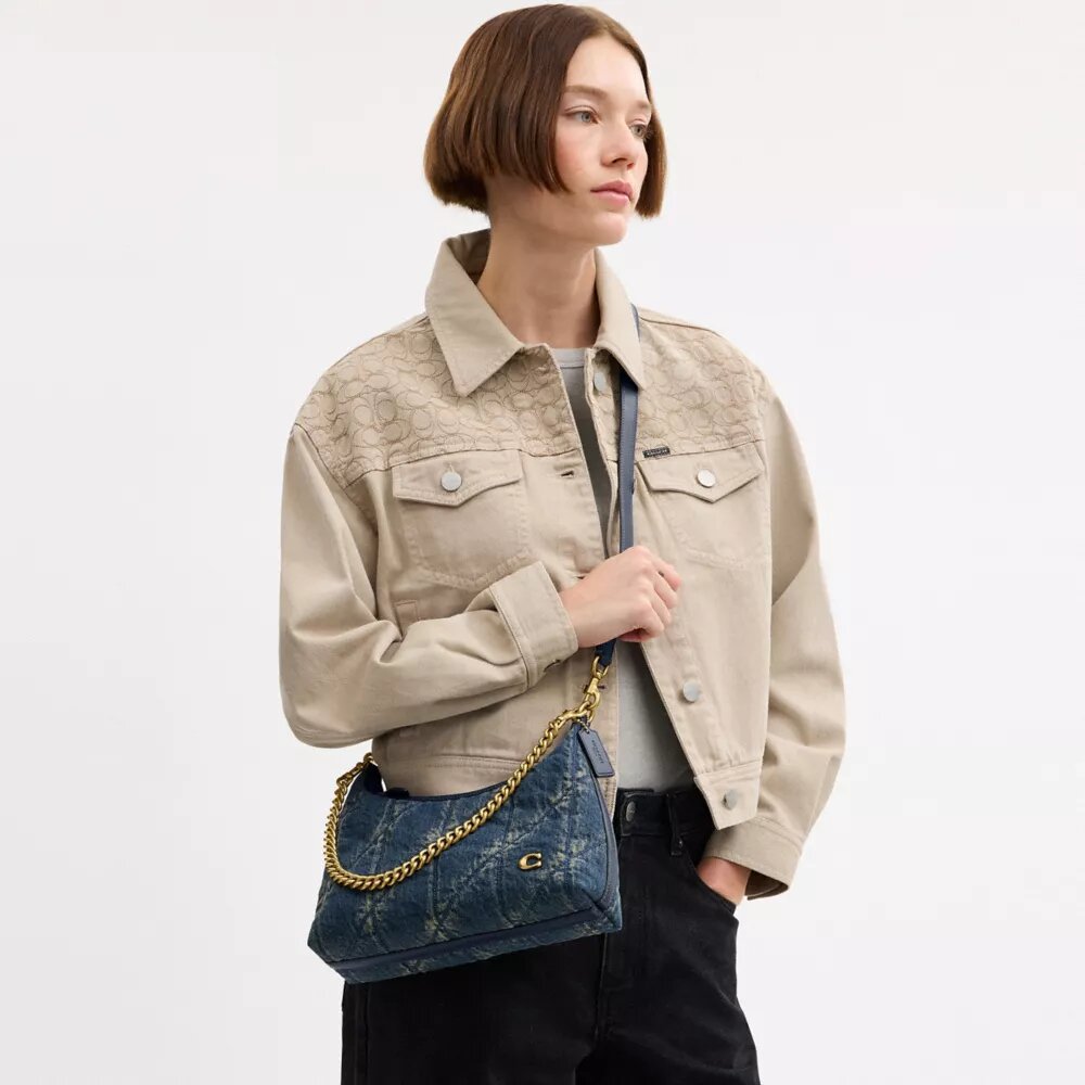 Bolso de hombro Juliet 25 en denim de algodón regenerativo con acolchado