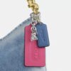 Bolso de hombro Laurel en denim desgastado con Charms