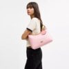 Bolso de hombro Laurel en Signature Canvas con Charms