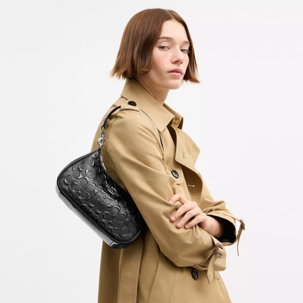 Bolso de hombro Teri en piel exclusiva con colgante de corazón