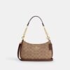 Bolso de hombro Teri en Signature Canvas