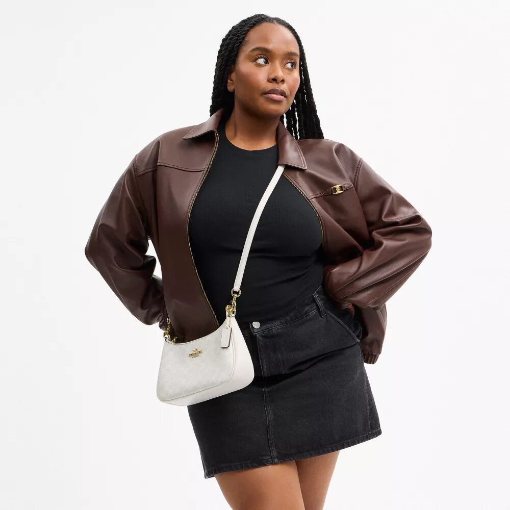 Bolso de hombro Teri en Signature Canvas