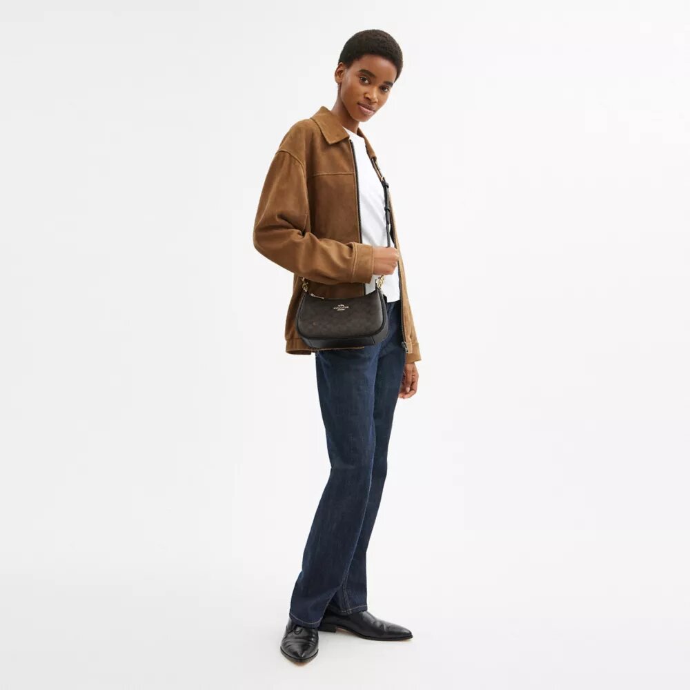 Bolso de hombro Teri en Signature Canvas