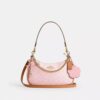 Bolso de hombro Teri en Signature Canvas con Charms