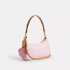 Bolso de hombro Teri en Signature Canvas con Charms