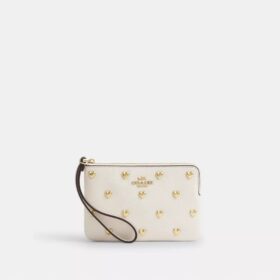 Bolso de pulsera con cremallera en la esquina y remaches en forma de corazón