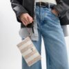 Bolso de pulsera grande con cremallera en esquina de Signature Canvas