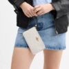 Bolso de pulsera grande con cremallera en esquina de Signature Canvas
