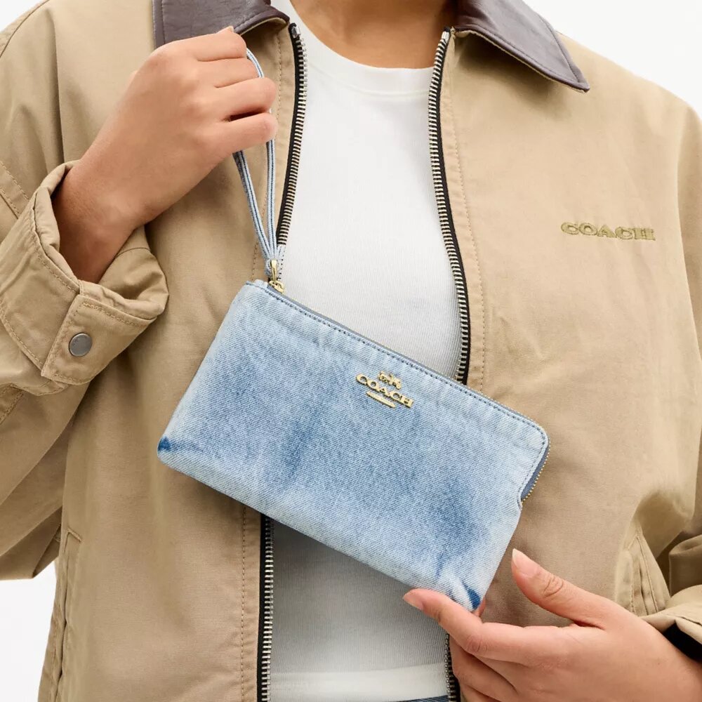 Bolso de pulsera grande con cremallera en esquina en denim desgastado