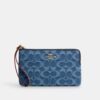 Bolso de pulsera grande con cremallera en la esquina en denim característico