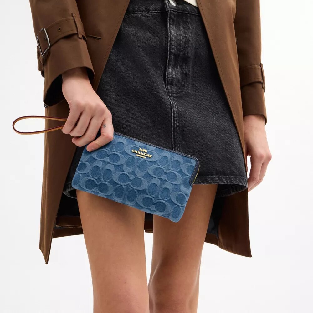 Bolso de pulsera grande con cremallera en la esquina en denim característico