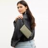 Bolso de pulsera grande con cremallera en la esquina, en piel exclusiva