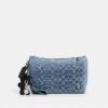 Bolso en el característico denim «Loved» con Charms
