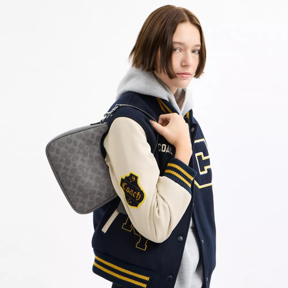 Bolso Hobo Nolan en Signature Canvas