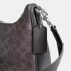 Bolso Hobo Nolan en Signature Canvas