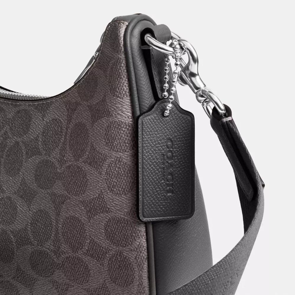Bolso Hobo Nolan en Signature Canvas
