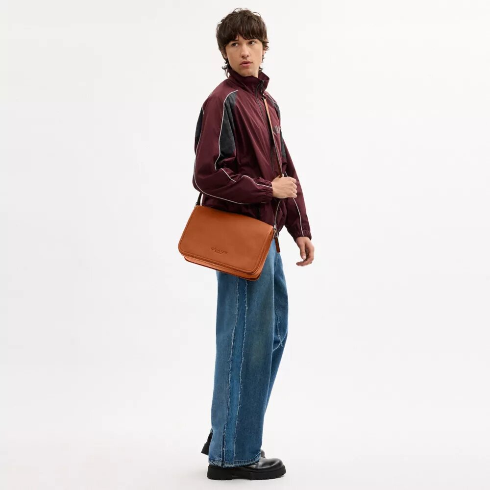 Bolso mensajero Colby 32