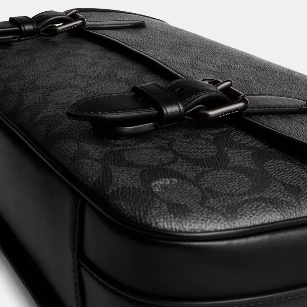 Bolso mensajero Hitch en Signature Canvas