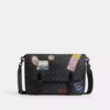 Bolso mensajero Hitch en Signature Canvas con parches