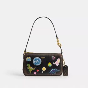 Bolso «Plaza» del 10.º cumpleaños de Rexy, de 18 in, en piel desgastada con estampado de pegatinas