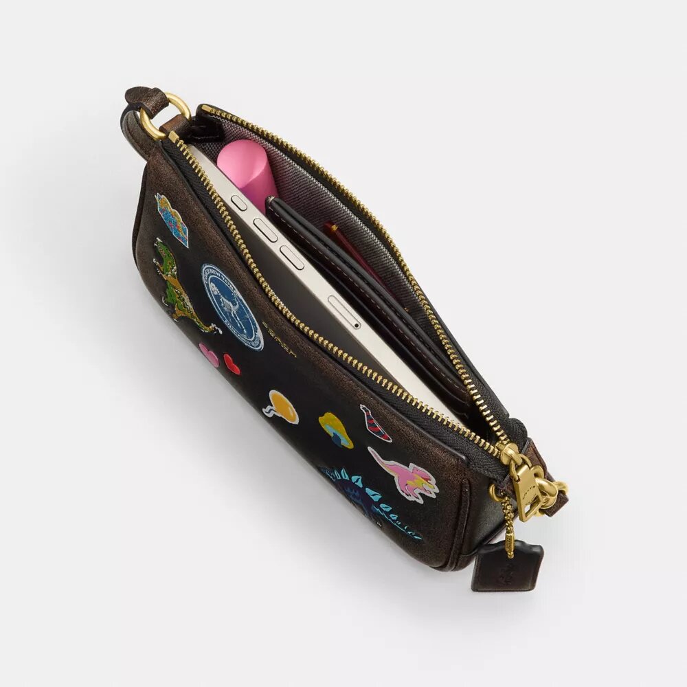 Bolso «Plaza» del 10.º cumpleaños de Rexy, de 18 in, en piel desgastada con estampado de pegatinas