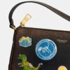 Bolso «Plaza» del 10.º cumpleaños de Rexy, de 18 in, en piel desgastada con estampado de pegatinas