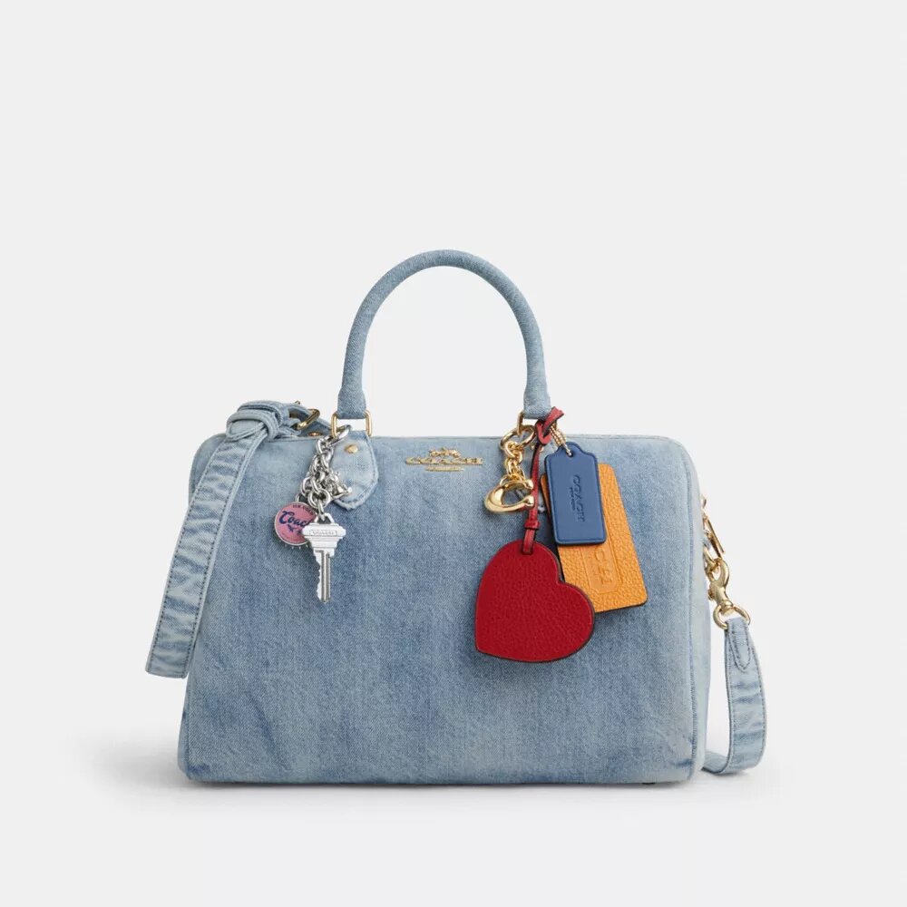 Bolso tipo cartera grande Rowan en denim desgastado con Charms