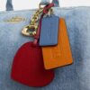 Bolso tipo cartera grande Rowan en denim desgastado con Charms