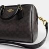 Bolso tipo cartera grande Rowan en Signature Canvas