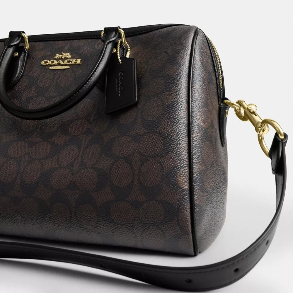 Bolso tipo cartera grande Rowan en Signature Canvas