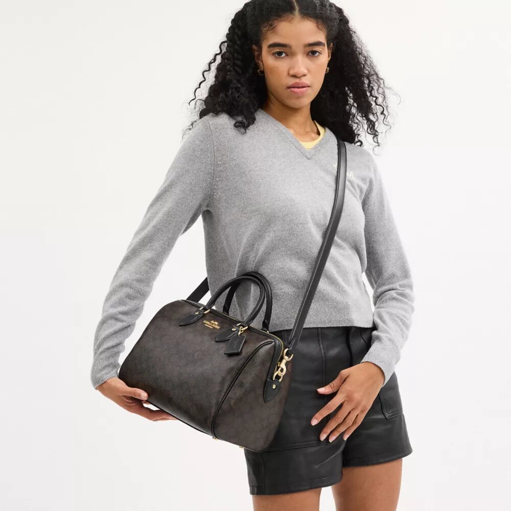 Bolso tipo cartera grande Rowan en Signature Canvas