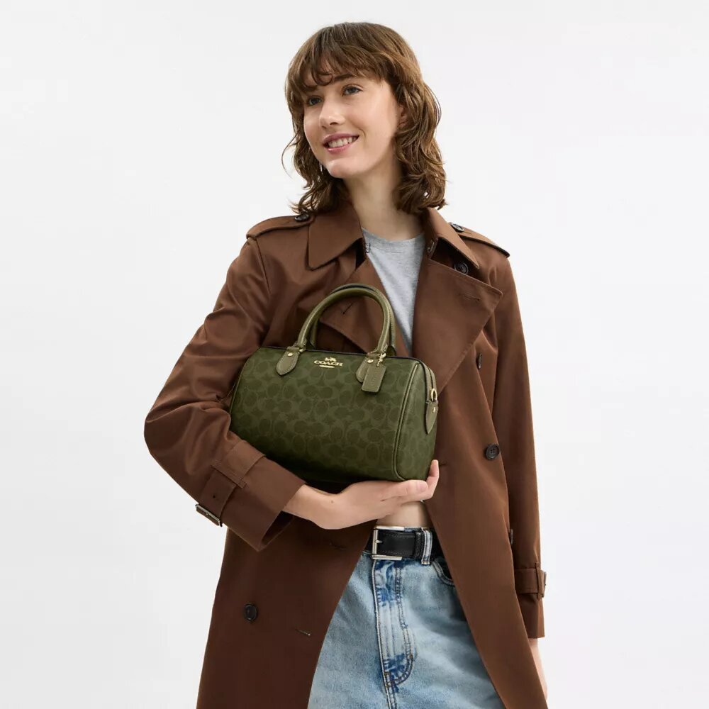 Bolso tipo cartera Rowan en Signature Canvas