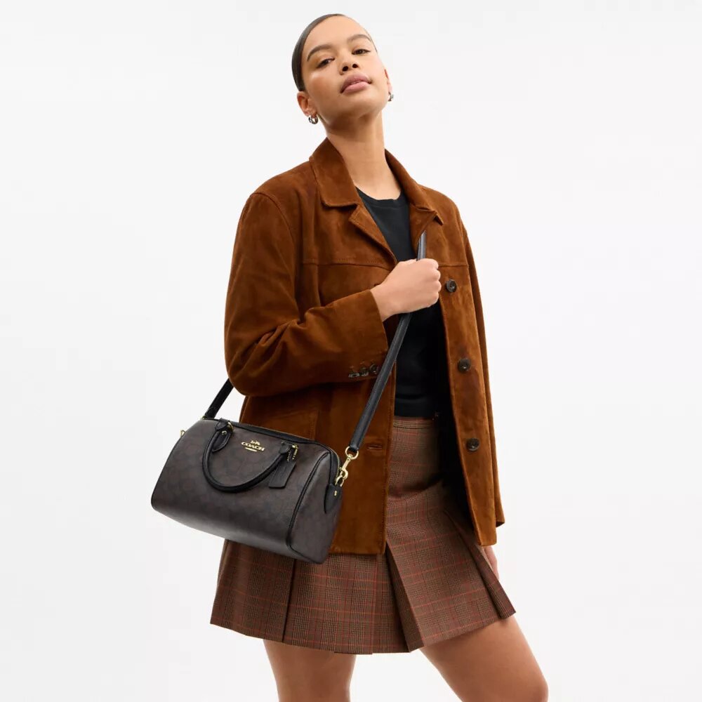 Bolso tipo cartera Rowan en Signature Canvas