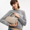 Bolso tipo cartera Rowan en Signature Canvas