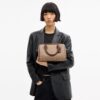 Bolso tipo cartera Rowan en Signature Canvas