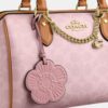 Bolso tipo cartera Rowan en Signature Canvas con Charms
