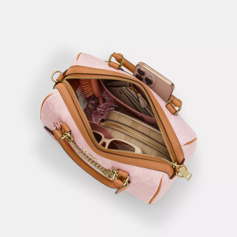 Bolso tipo cartera Rowan en Signature Canvas con Charms