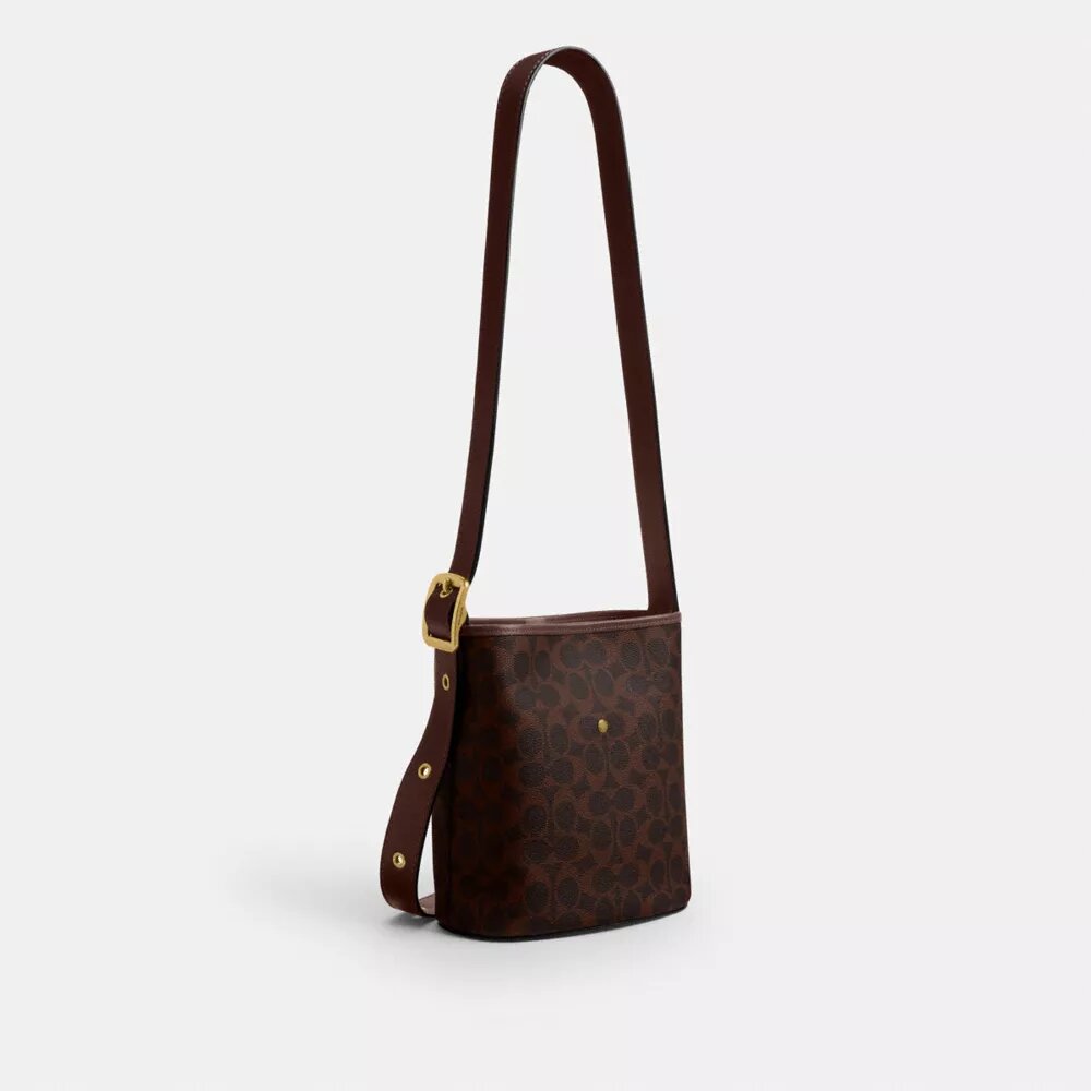 Bolso tipo cubo Bleecker 21 en Signature Canvas