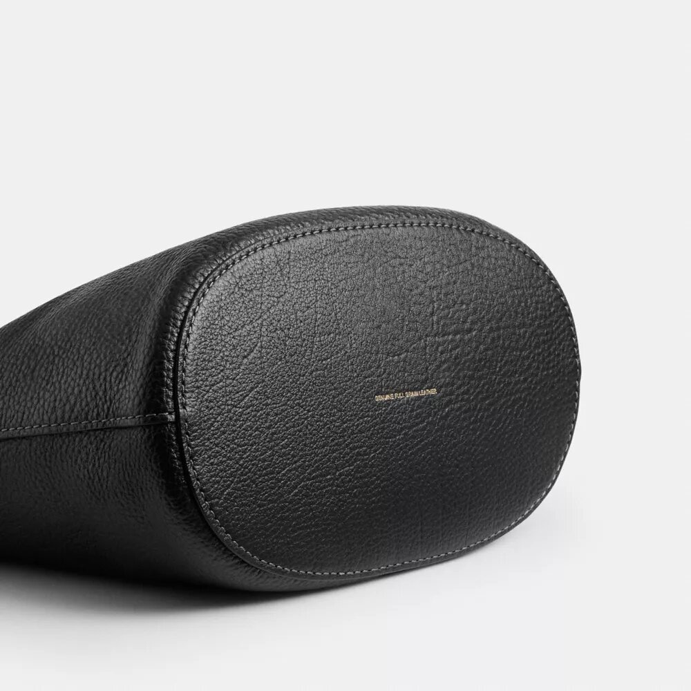 Bolso tipo cubo Bleecker con cierre Kisslock