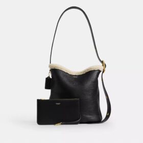 Bolso tipo cubo Bleecker de piel de oveja
