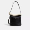 Bolso tipo cubo Bleecker de piel de oveja