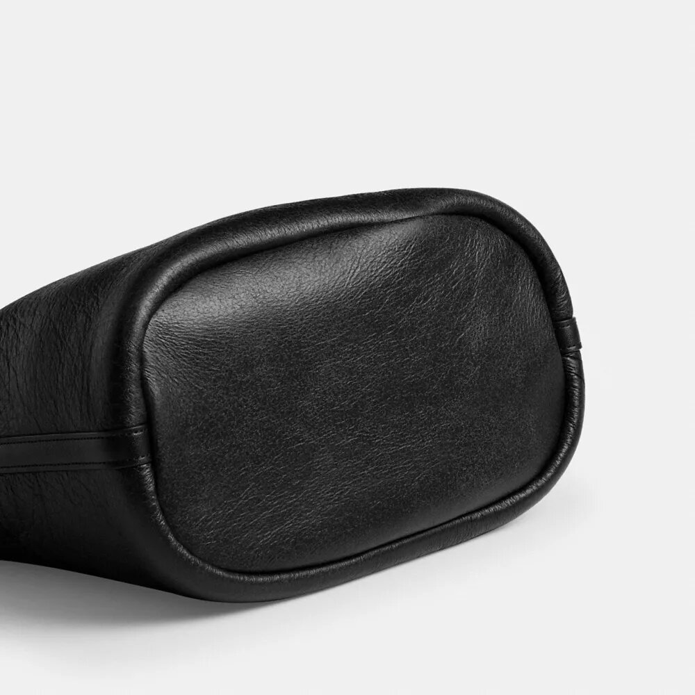 Bolso tipo cubo Bleecker de piel de oveja