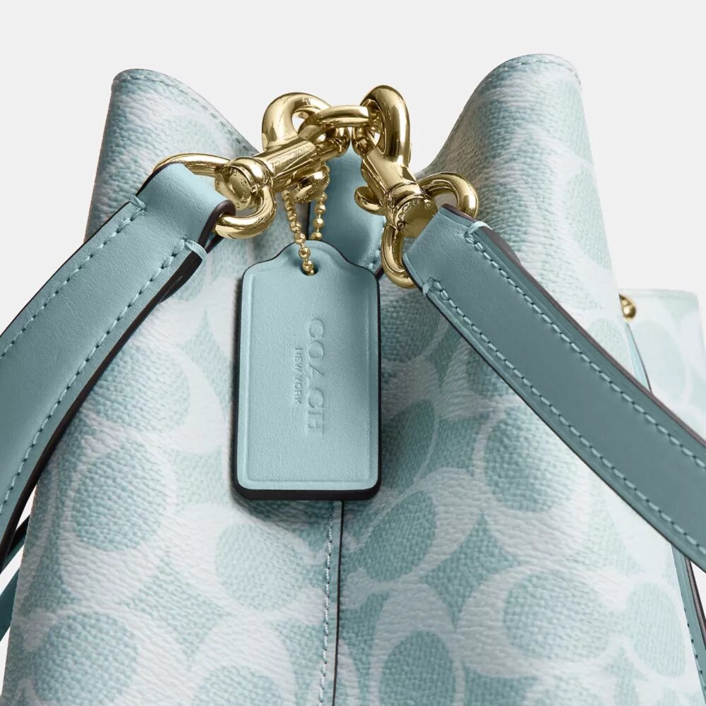 Bolso tipo cubo Rowan en Signature Canvas