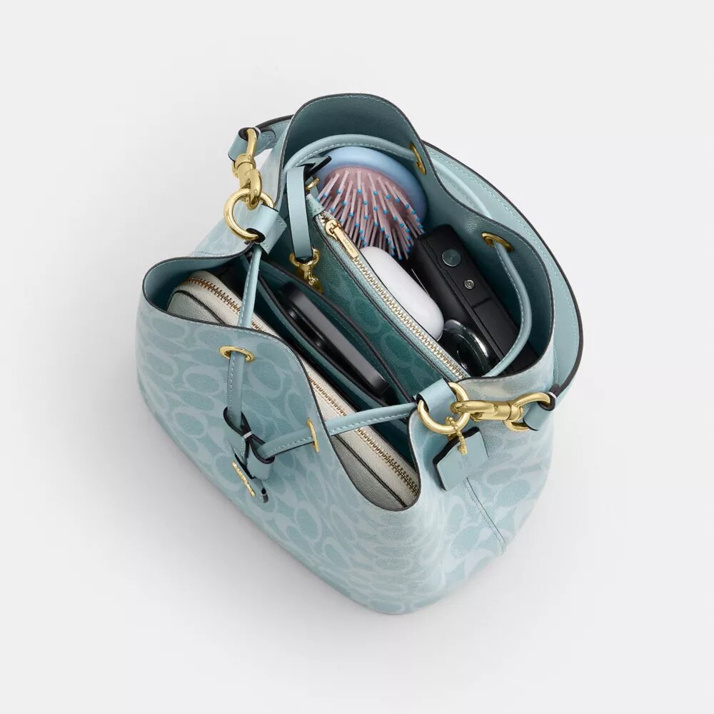 Bolso tipo cubo Rowan en Signature Canvas