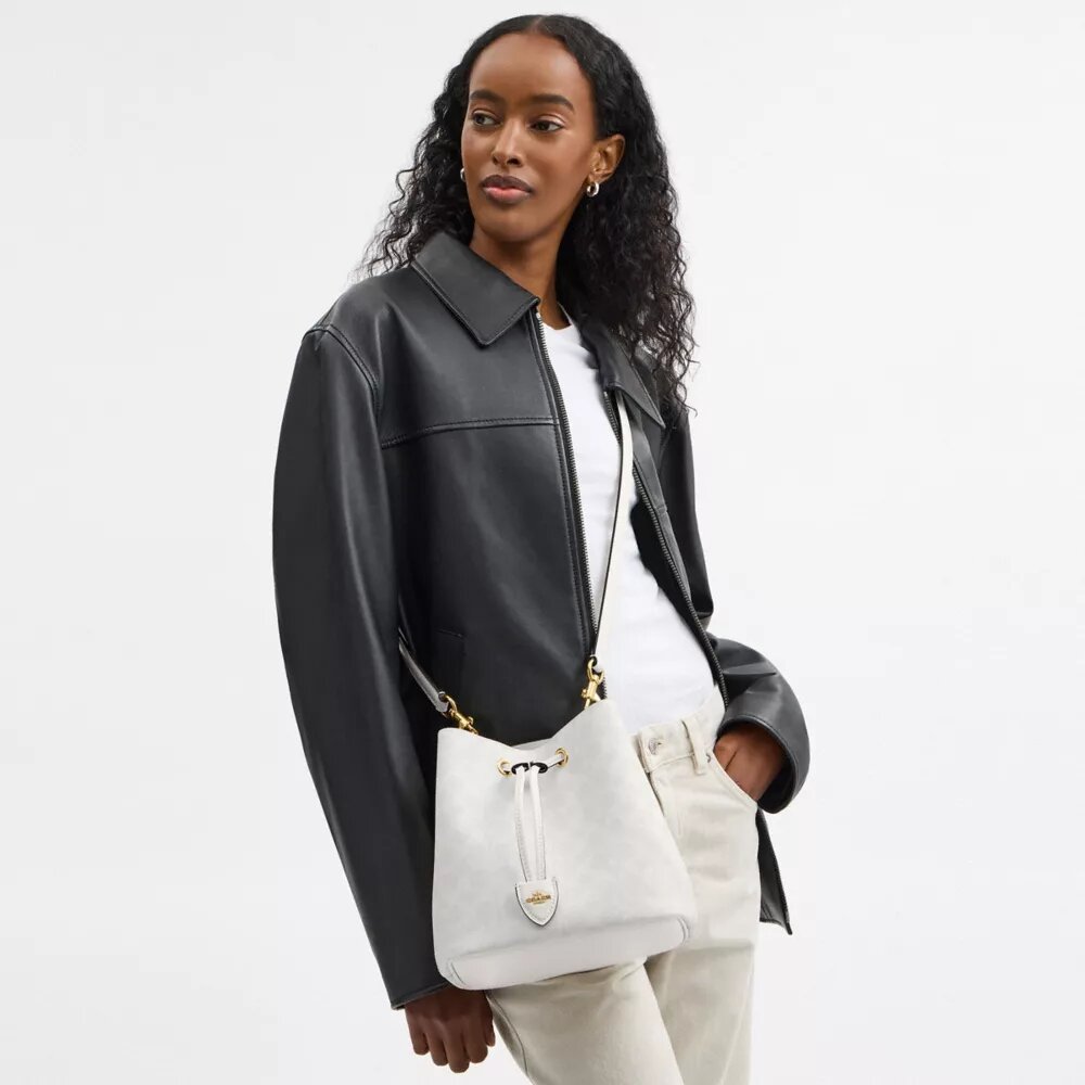 Bolso tipo cubo Rowan en Signature Canvas