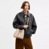 Bolso tipo cubo Rowan en Signature Canvas