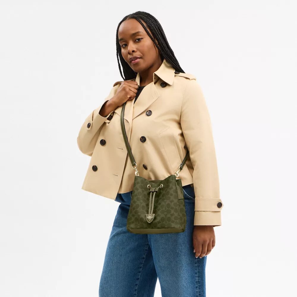 Bolso tipo cubo Rowan en Signature Canvas